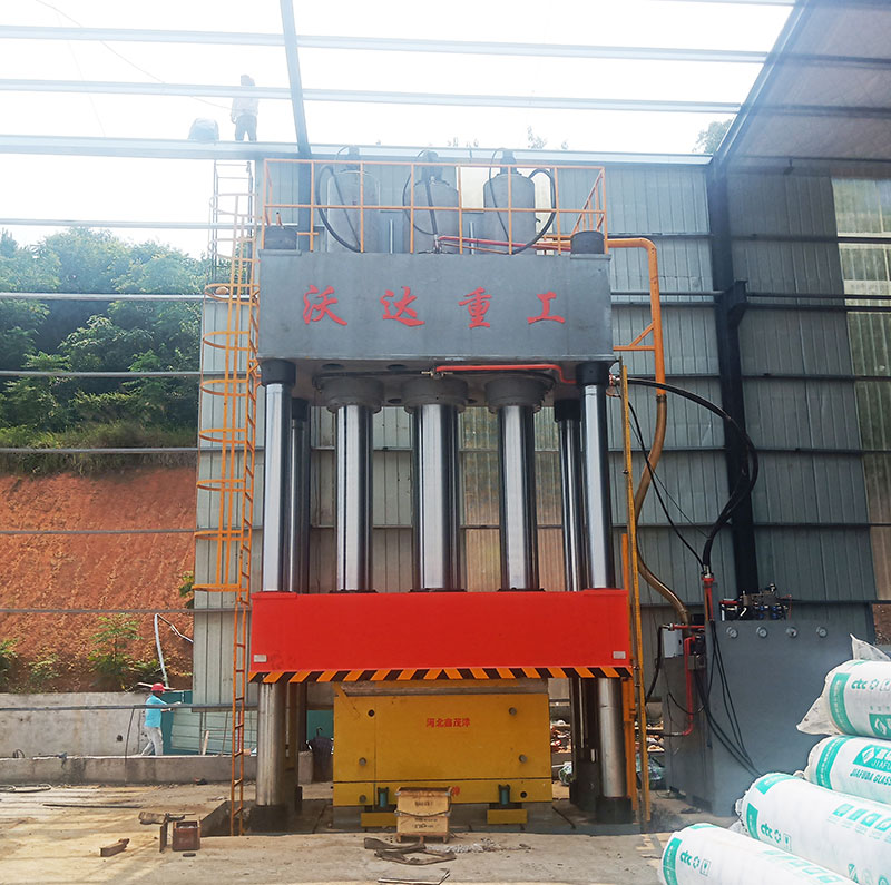 四柱(zhù)液壓機的安裝(zhuāng)調試