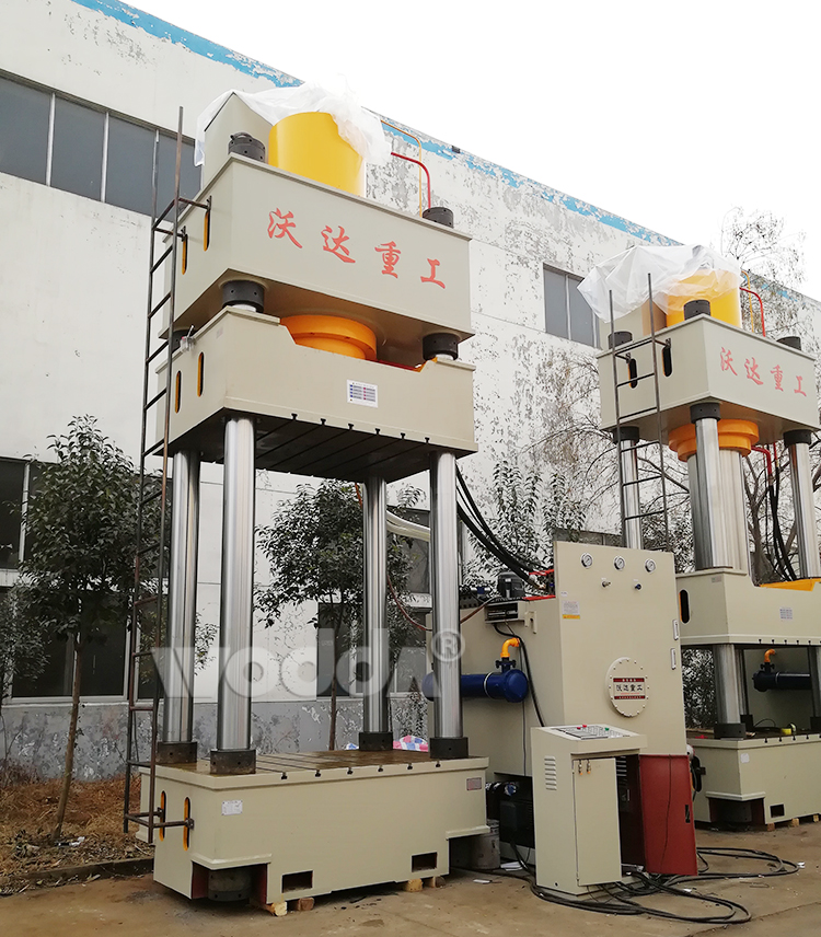 1000噸三(sān)梁四柱液壓機