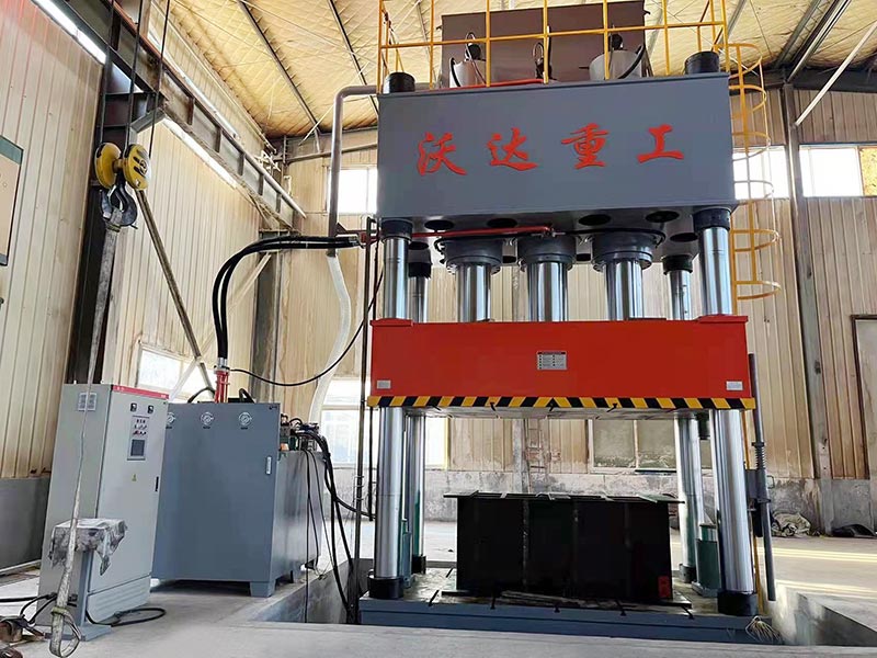 1500噸smc乒(pīng)乓球(qiú)台(tái)面成型(xíng)液壓(yā)機