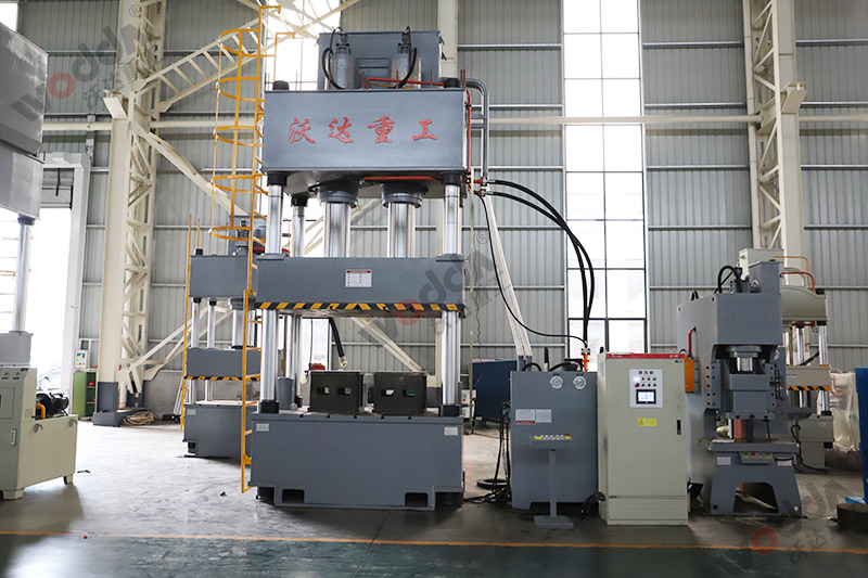 500噸四(sì)柱液壓機