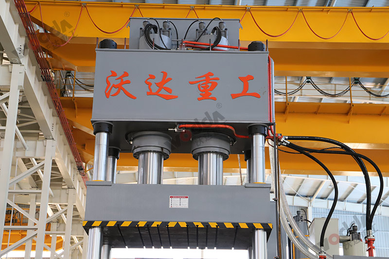 1000噸(dūn)多(duō)杆頂(dǐng)出帶(dài)液壓墊拉(lā)伸液壓機(jī)_1000噸四(sì)柱液(yè)壓(yā)機(jī)