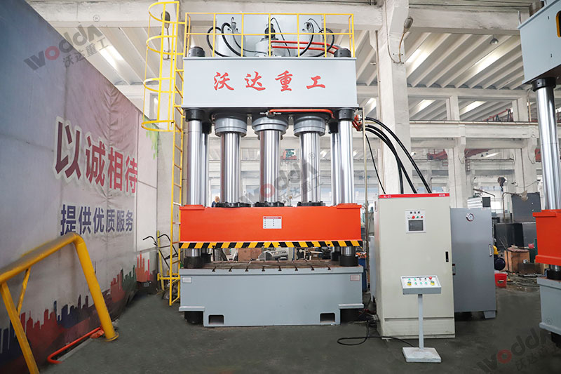 玻(bō)璃鋼成型(xíng)液壓機_1000噸(dūn)四柱(zhù)液壓機_液(yè)壓機(jī)廠家