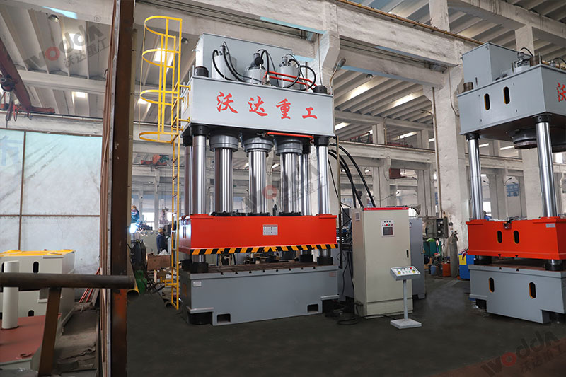 玻璃(lí)鋼成型液(yè)壓機(jī)_1000噸四柱液壓機_液壓(yā)機廠(chǎng)家