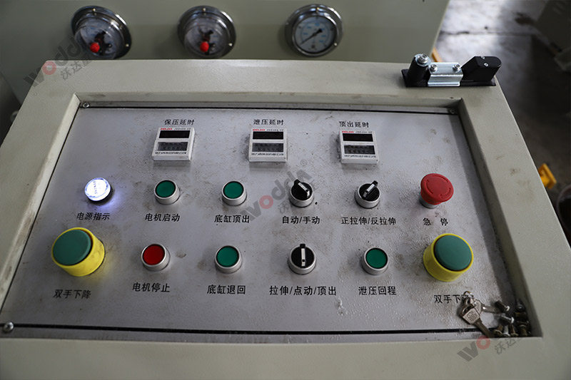 400噸不鏽鋼水箱闆(pǎn)液壓機(jī)