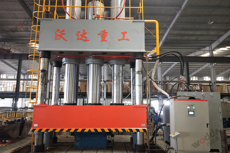 2000噸複合(hé)材料(liào)汽(qì)車配件(jiàn)液壓機