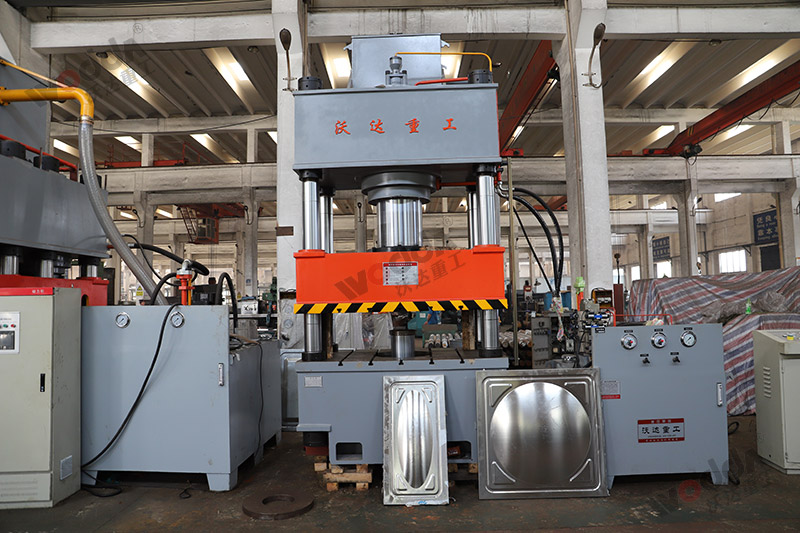 不鏽鋼(gāng)水箱闆成型液壓機(jī)