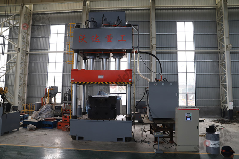 1250噸複(fú)合材料排水溝成型(xíng)液壓機