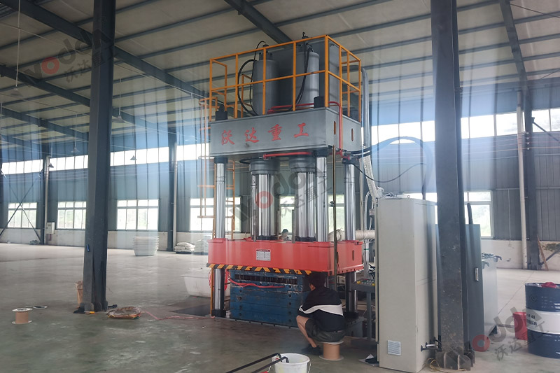 630噸塑(sù)料(liào)托盤液(yè)壓機實景(jǐng)圖