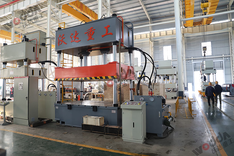 200噸汽(qì)車門(mén)闆成型機(jī)