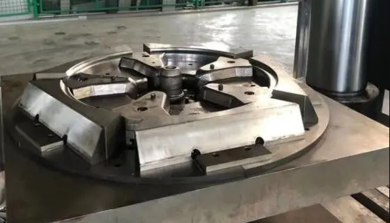 汽車輪(lún)毂模具