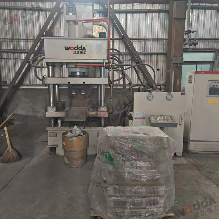 200噸壓錳(měng)粉成型(xíng)液壓機