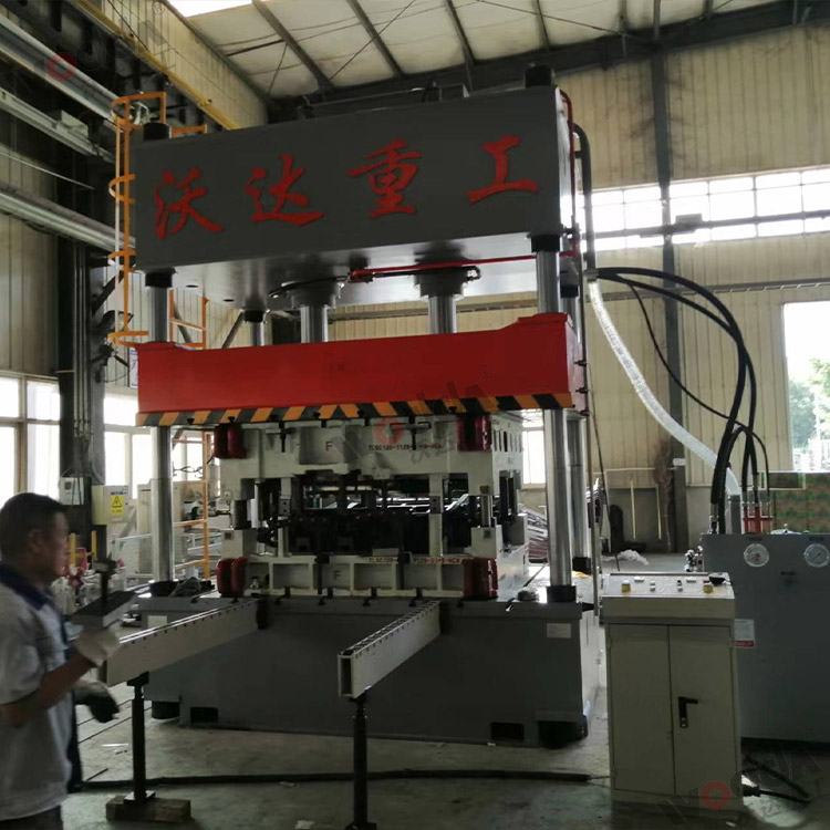 200噸(dūn)汽(qì)車内飾(shì)件（門(mén)闆）液壓機(jī)（圖1）