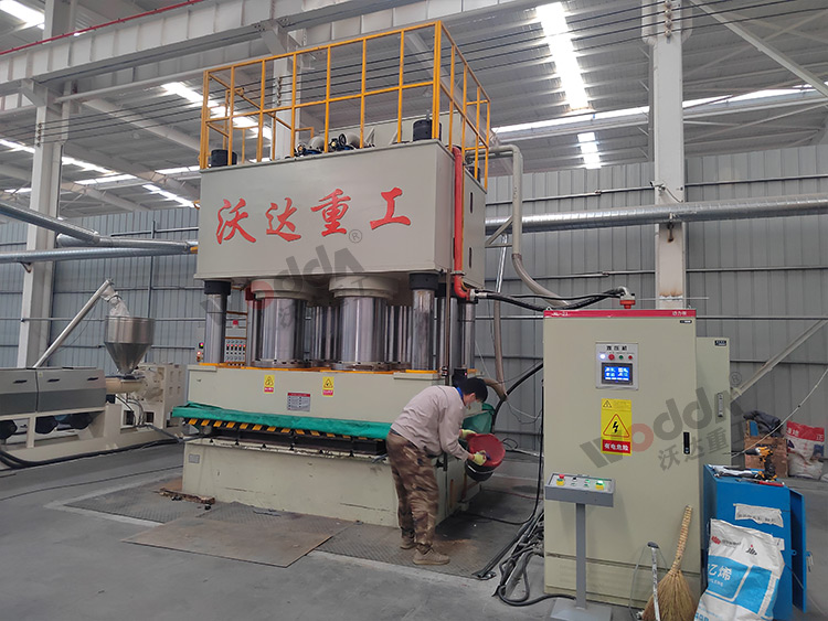 1250噸壓濾機濾(lǜ)闆成(chéng)型液壓機(jī)