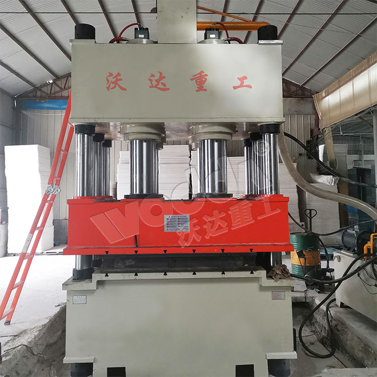1000噸壓濾機濾(lǜ)闆成型液(yè)壓機