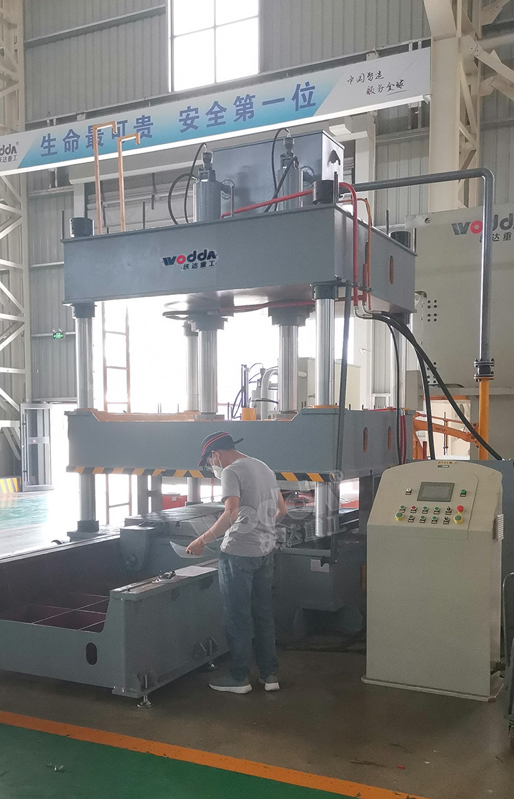 160輪胎模具試驗機(jī)車間實拍(pāi)圖