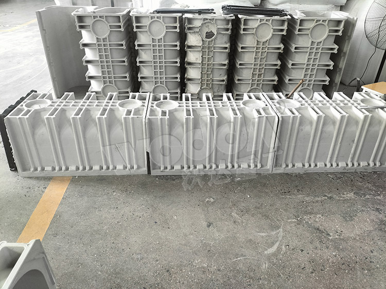 模壓成型(xíng)smc溝槽(cáo)産品