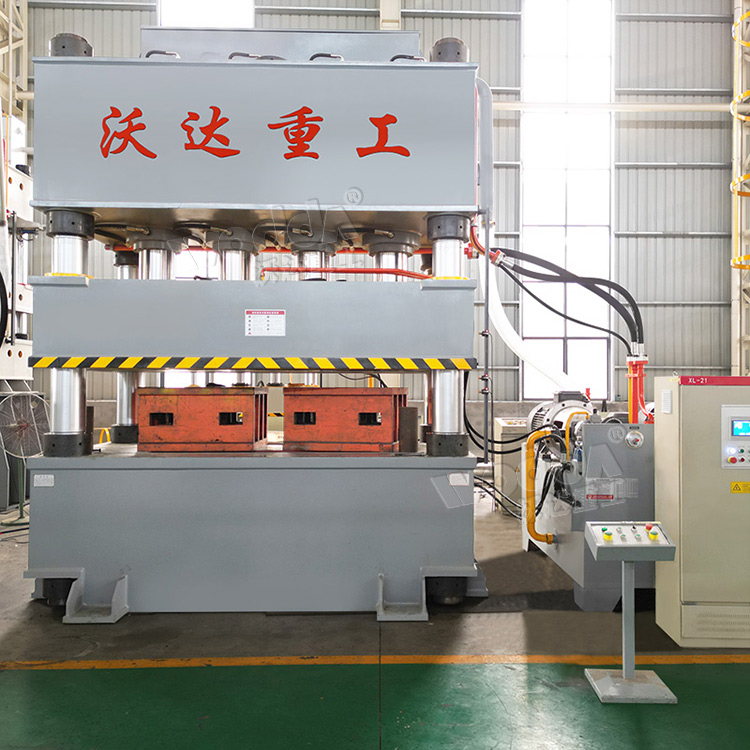 大台(tái)面800噸三(sān)梁四柱(zhù)液壓機