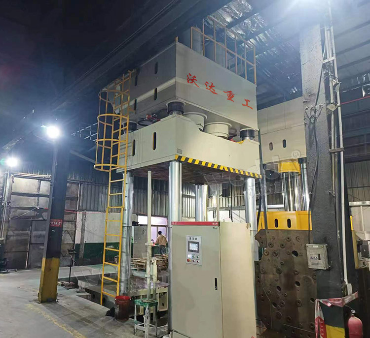 1500噸雙工位複合(hé)材料(liào)成(chéng)型液壓(yā)機
