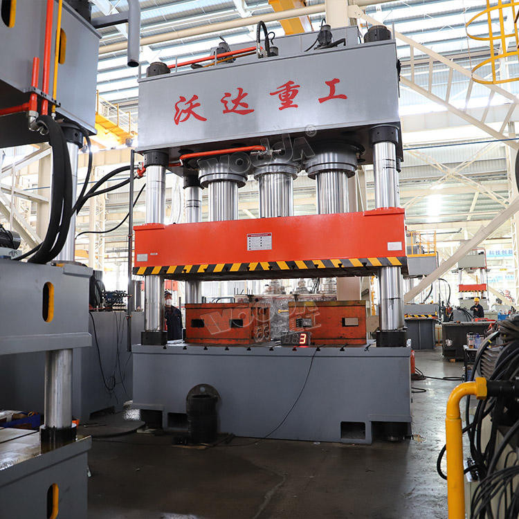 1200噸三梁(liáng)四柱(zhù)液壓機