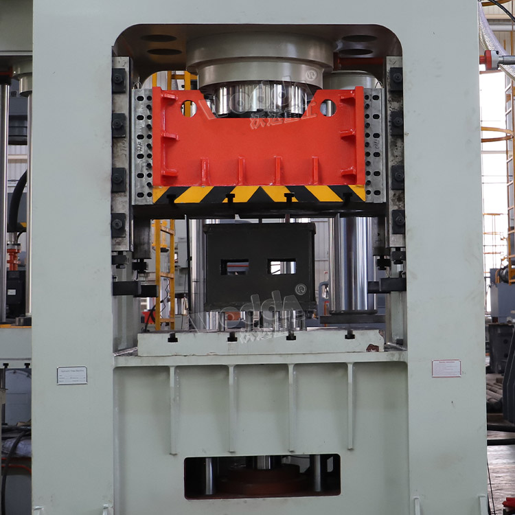 630t框架式(shì)液壓機(jī)機身(shēn)（液壓墊）