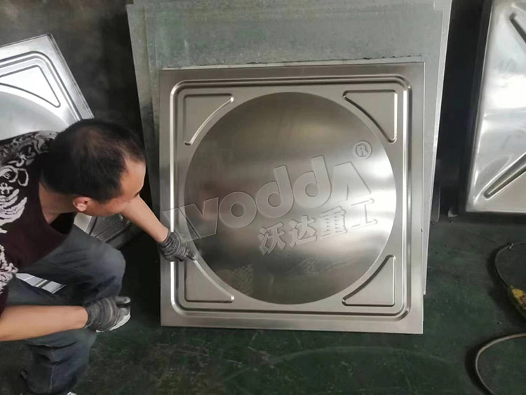 方(fāng)形不(bú)鏽鋼(gāng)水箱闆成(chéng)品(pǐn)