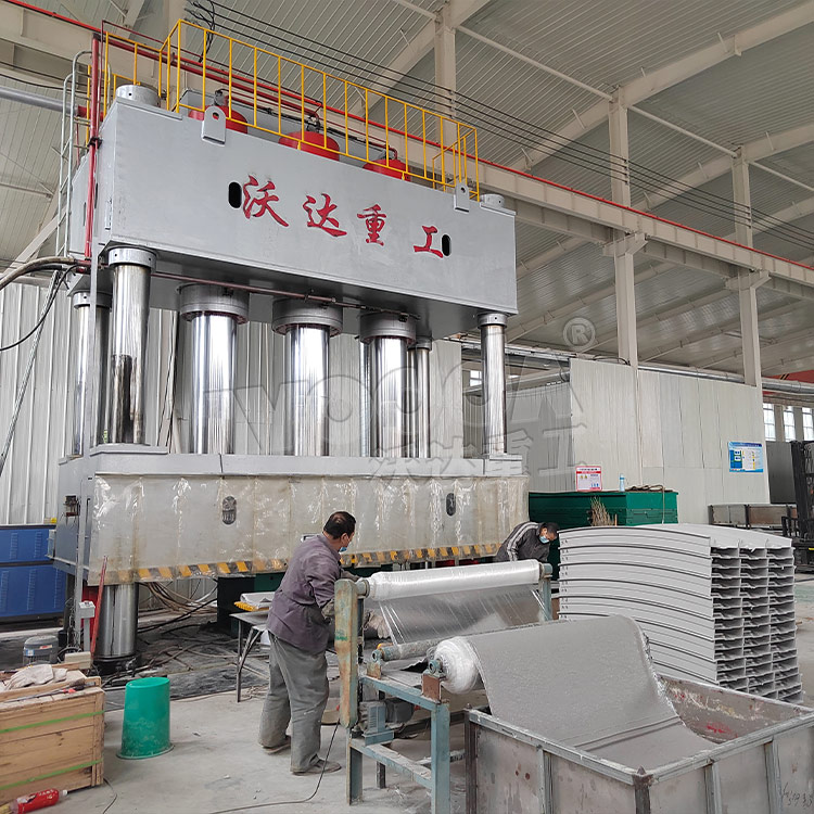 2000噸smc玻璃鋼電纜橋架(jià)成型液(yè)壓機