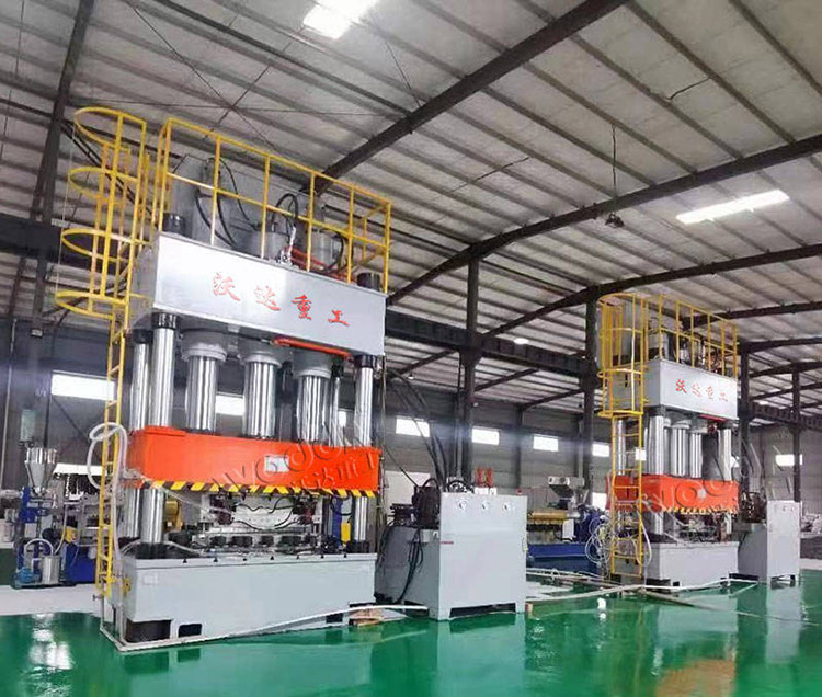 1000噸四(sì)柱液壓機模壓塑(sù)料建築(zhù)模闆(pǎn)