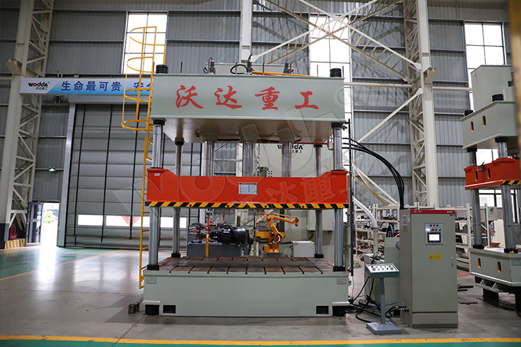 315噸汽(qì)車内(nèi)飾件(jiàn)液壓機
