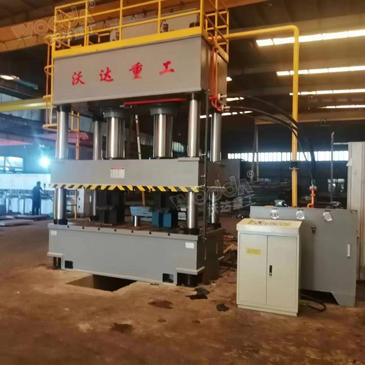 630噸四柱液(yè)壓機(jī)客戶現場圖(tú)