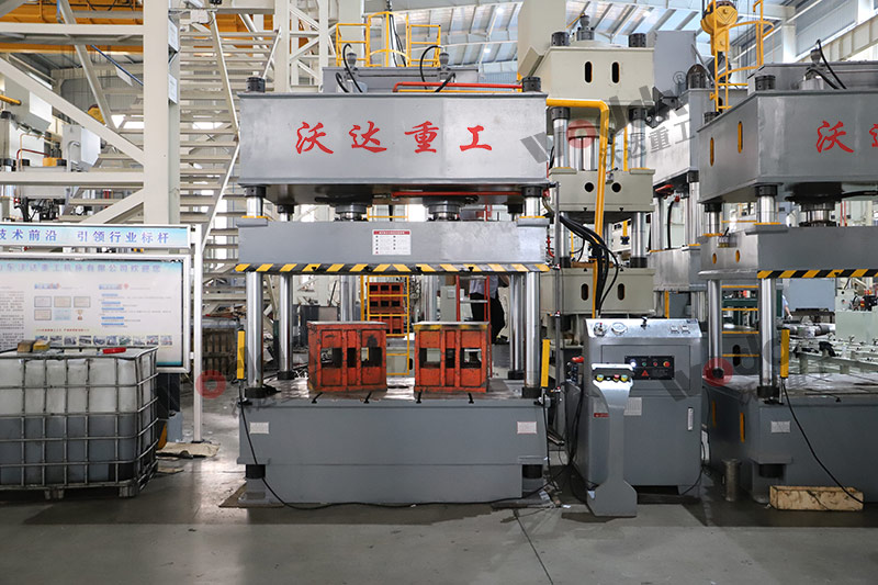 200噸四柱液壓(yā)機（台面(miàn)2000*1500mm）