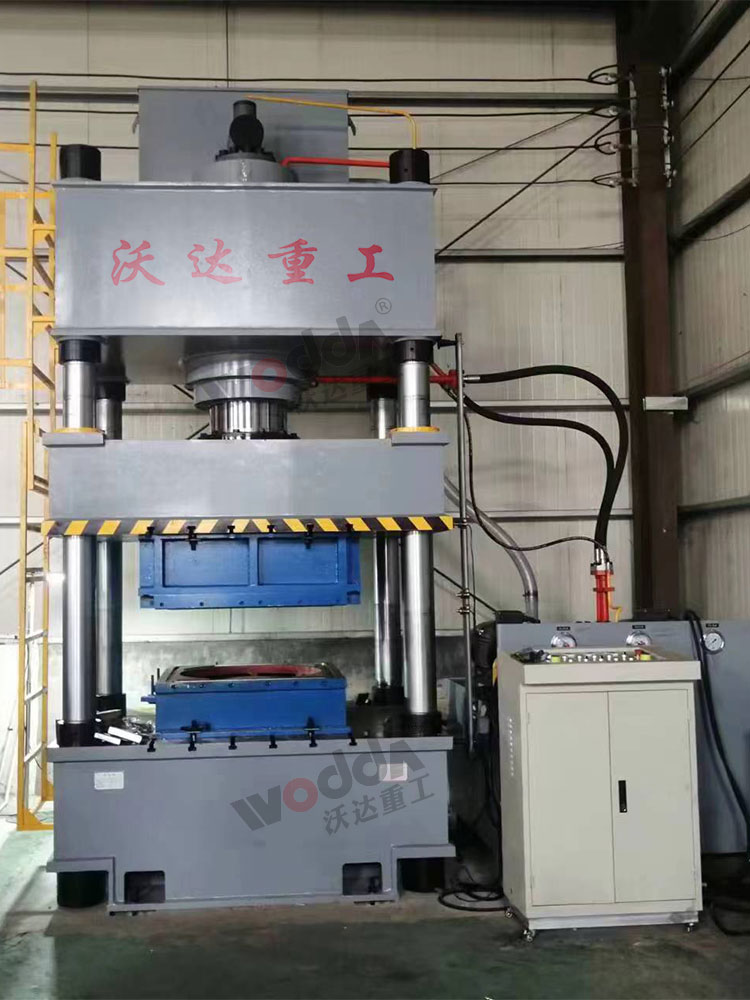 500噸不鏽鋼水箱(xiāng)闆液壓機