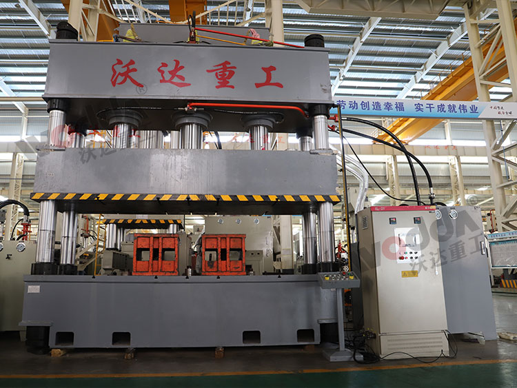 630噸複合漏糞闆(pǎn)成型(xíng)液壓(yā)機