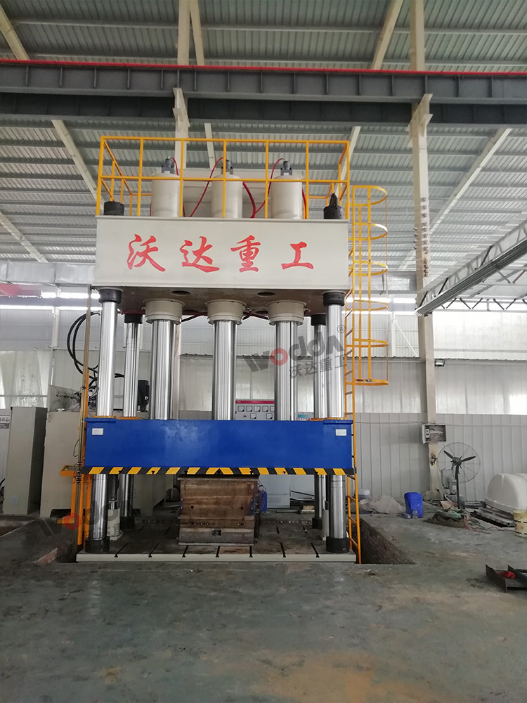 1000噸玻(bō)璃(lí)鋼化糞池(chí)液壓機
