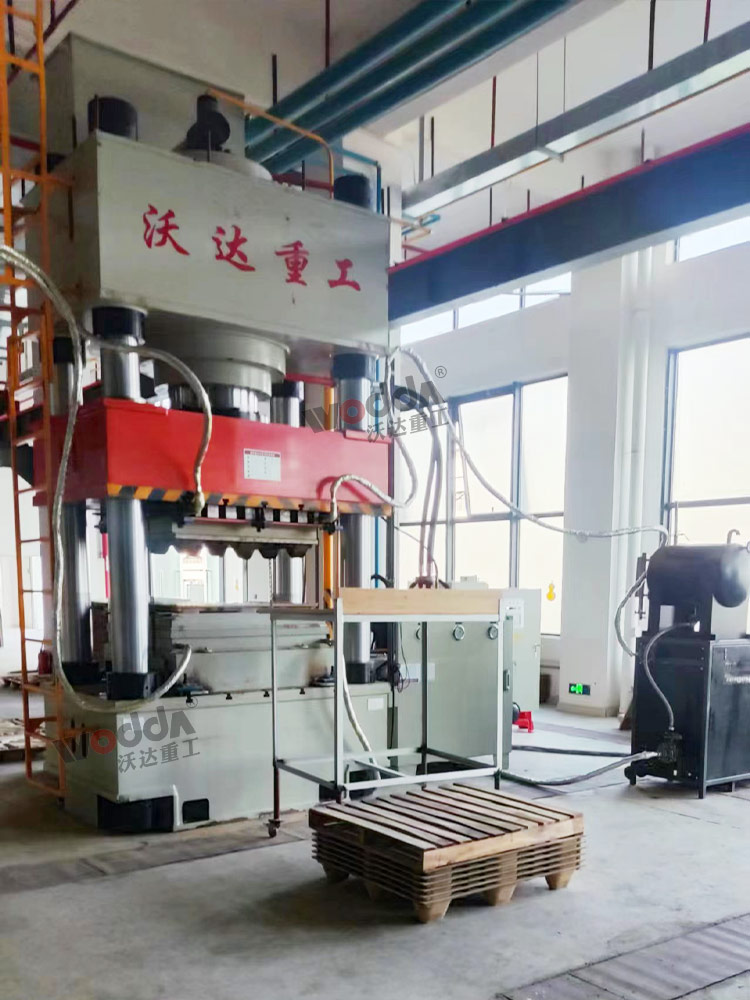 1000噸木屑托盤成型(xíng)液壓機