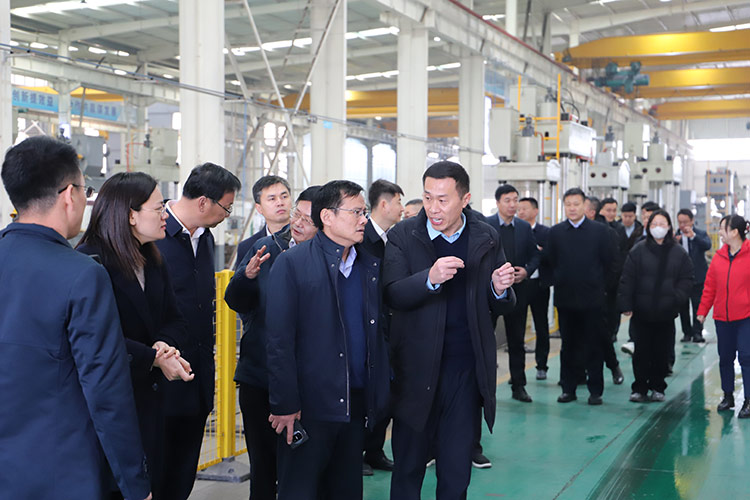 滕州市政協副(fù)主席(xí)董鴻洋聽取旋雷長鑫技術有限公司董(dǒng)事長劉(liú)衛(wèi)東項(xiàng)目推(tuī)進(jìn)情(qíng)況