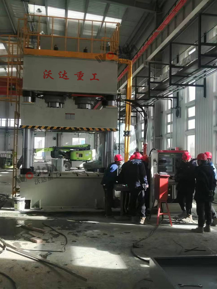 1000噸(dūn)四柱液(yè)壓機現場調試(shì)