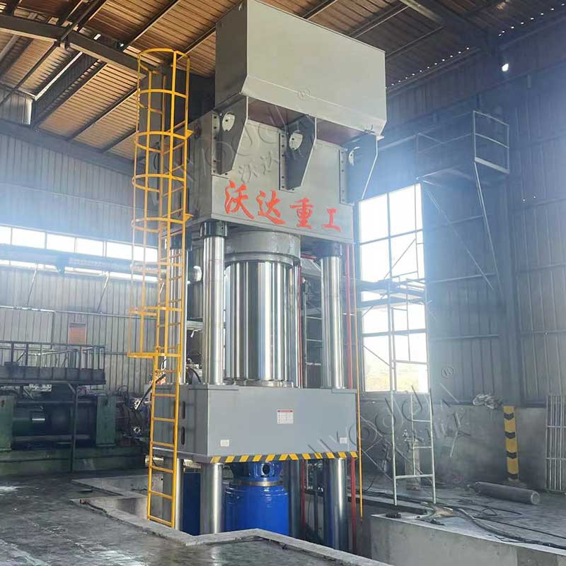 2000噸(dūn)雙工位石(shí)墨(mò)坩埚液(yè)壓機